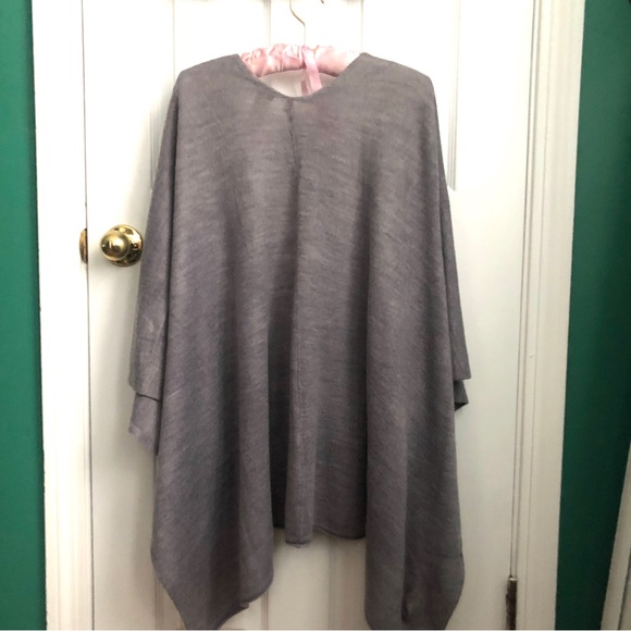 Simply Noelle gray shawl, open cardigan poncho - Picture 5 of 6
